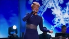 Mary J. Blige - Rudolph The Red Nosed Reindeer (live on Michael Buble's 3rd Annual Christmas Special)